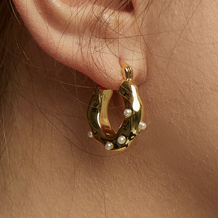 Classic U Pearl Hoop Earrings